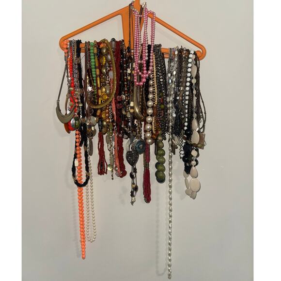 Over 6 Lbs Vintage And Costume Necklaces Multi Color Beaded Statement Lot - Picture 11 of 11